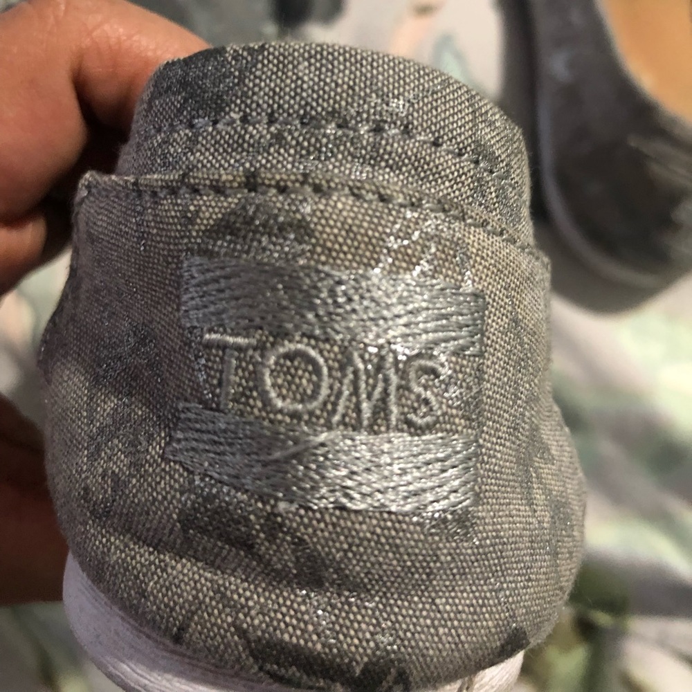 Toms silver feather